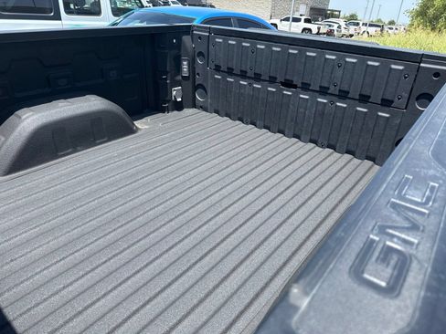 Used 2021 GMC Sierra 1500 SLT w/ SLT Premium Plus Package AWD/4WD image 7