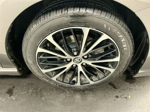 Used 2020 Toyota Camry image 8