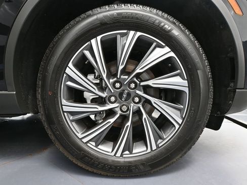 Used 2025 Lincoln Aviator AWD image 16