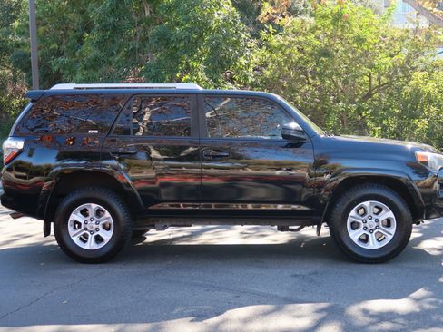 Used 2014 Toyota 4Runner SR5 image 6