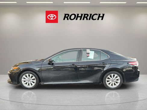 Used 2018 Toyota Camry LE image 8