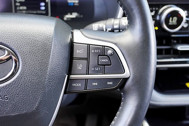 Used 2023 Toyota Highlander Limited FWD image 49