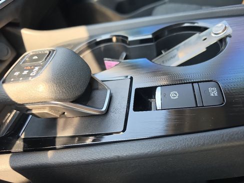 Used 2023 Nissan Rogue SV FWD image 29