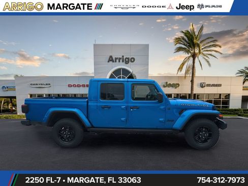 Used 2024 Jeep Gladiator Sport AWD/4WD image 5