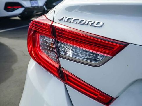 Used 2018 Honda Accord LX image 9