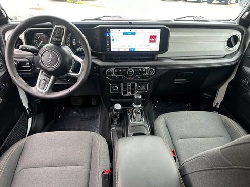 Used 2024 Jeep Wrangler Unlimited Sahara AWD/4WD image 20