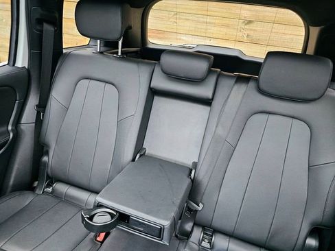 Used 2023 Mercedes-Benz GLB 250 4MATIC image 9