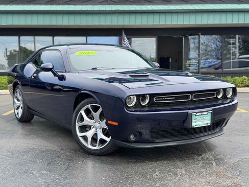 Used 2016 Dodge Challenger SXT Plus RWD image 2