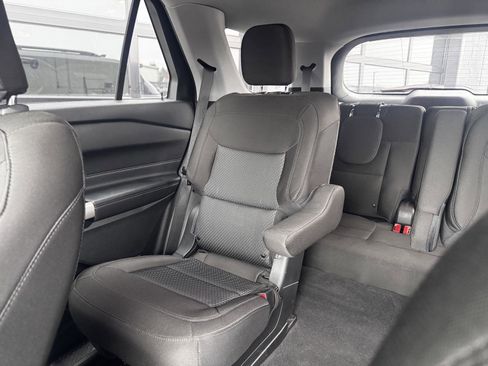 Used 2022 Ford Explorer XLT image 8