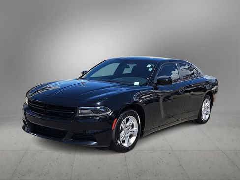 Used 2021 Dodge Charger SXT w/ Leather Interior Group RWD image 4