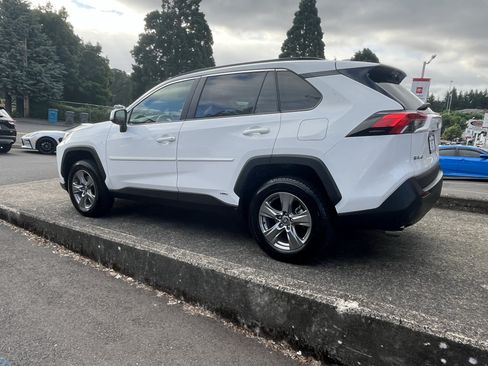 Certified 2024 Toyota RAV4 LE AWD/4WD image 5