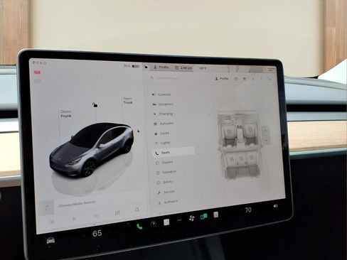 Used 2024 Tesla Model Y Long Range AWD/4WD image 9
