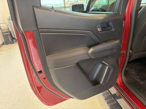 Used 2025 Chevrolet Colorado Z71 w/ Technology Package AWD/4WD image 21