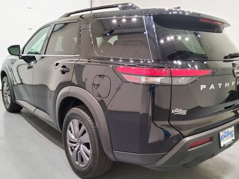 Used 2025 Nissan Pathfinder SV FWD image 5