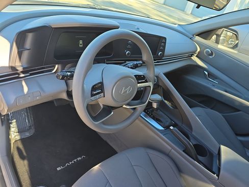 Used 2024 Hyundai Elantra SE image 21
