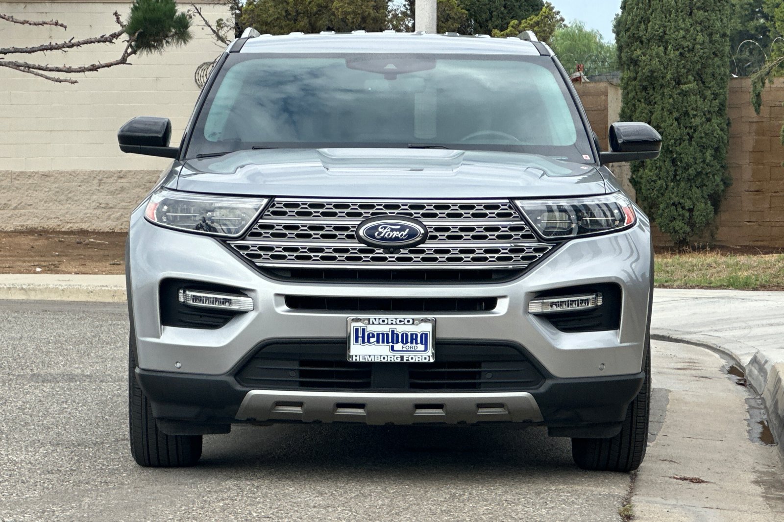 Used 2023 Ford Explorer Limited AWD/4WD image 9