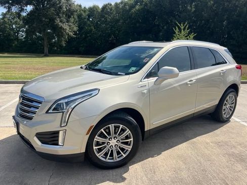 Used 2017 Cadillac XT5 Luxury w/ Driver Awareness Package AWD/4WD image 2