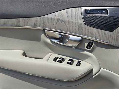 Certified 2025 Volvo XC90 T8 Plus w/ Protection Package Premier image 26