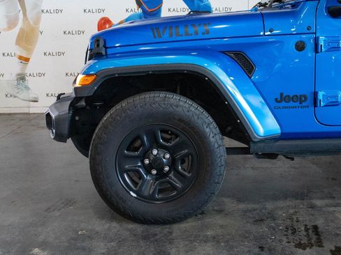 Used 2021 Jeep Gladiator Sport AWD/4WD image 16