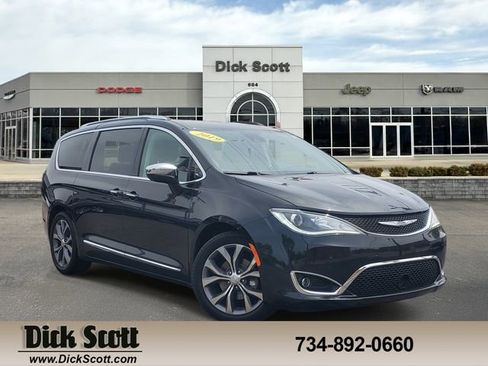 Used 2019 Chrysler Pacifica Limited w/ Tire & Wheel Group FWD image 1