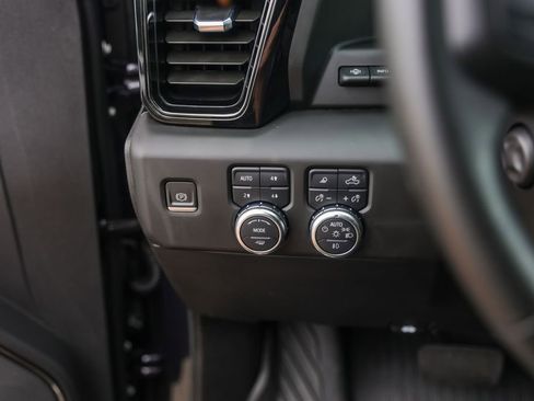 Used 2024 GMC Sierra 1500 AT4 w/ Technology Package image 18