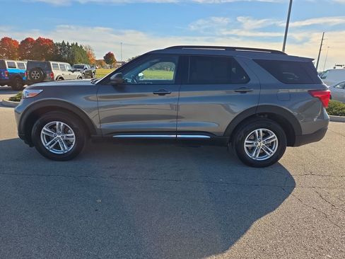 Used 2023 Ford Explorer XLT w/ Equipment Group 202A image 4