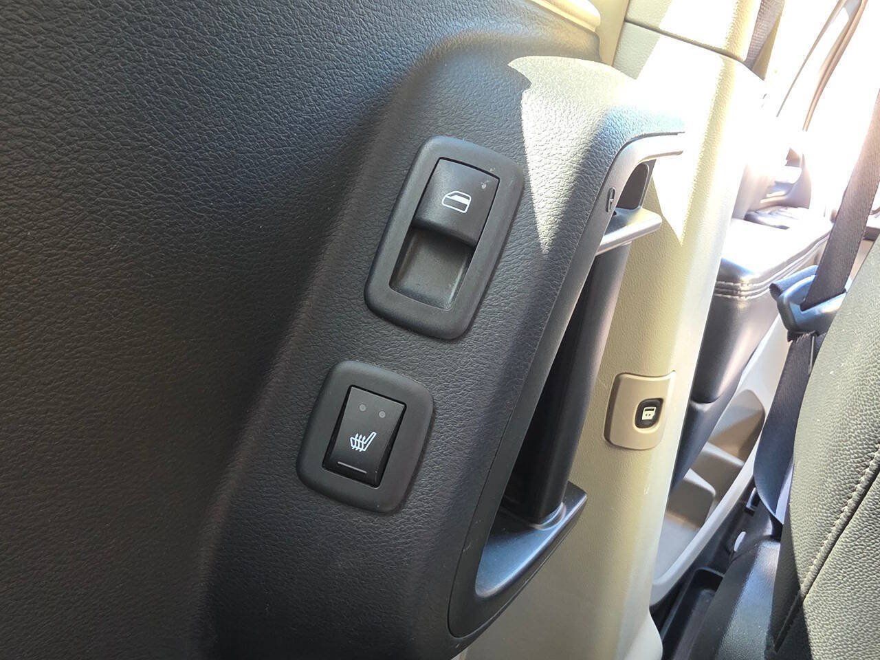Used 2015 Chrysler Town & Country Touring-L w/ Driver Convenience Group FWD image 27