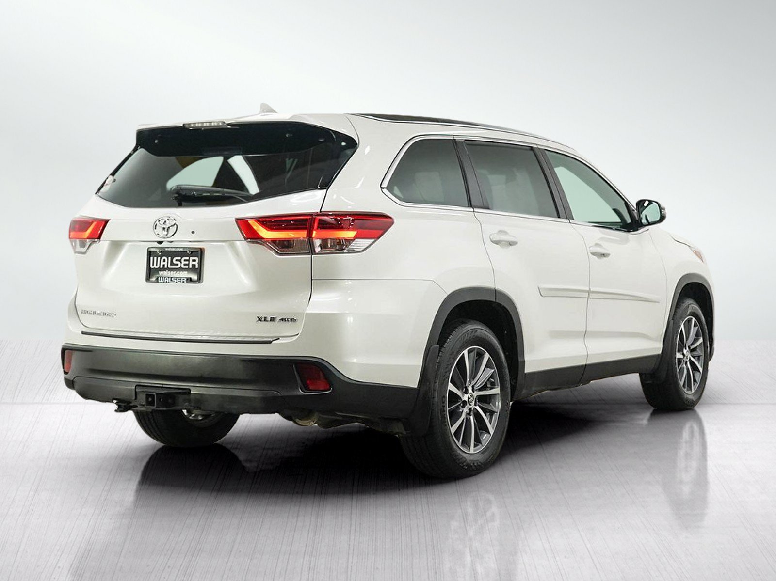 Used 2019 Toyota Highlander XLE AWD/4WD image 5