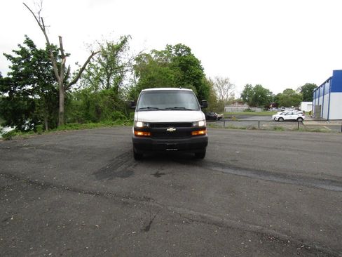 Used 2021 Chevrolet Express 2500 w/ Driver Convenience Package RWD image 9