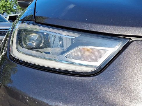 Certified 2023 Chrysler Pacifica Touring-L FWD image 9