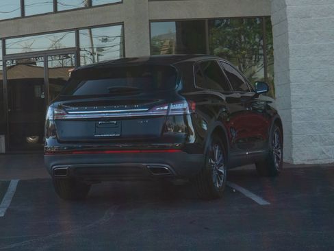 Used 2019 Lincoln Nautilus Select FWD image 3