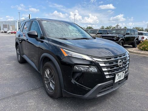 Used 2024 Nissan Rogue S AWD/4WD image 2