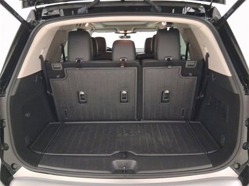 Used 2024 Nissan Pathfinder Platinum w/ Black Appearance Package image 17