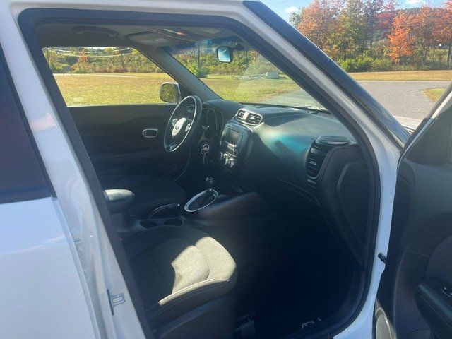 Used 2018 Kia Soul FWD image 12