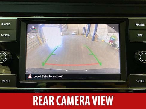 Used 2024 Volkswagen Jetta SE FWD image 13