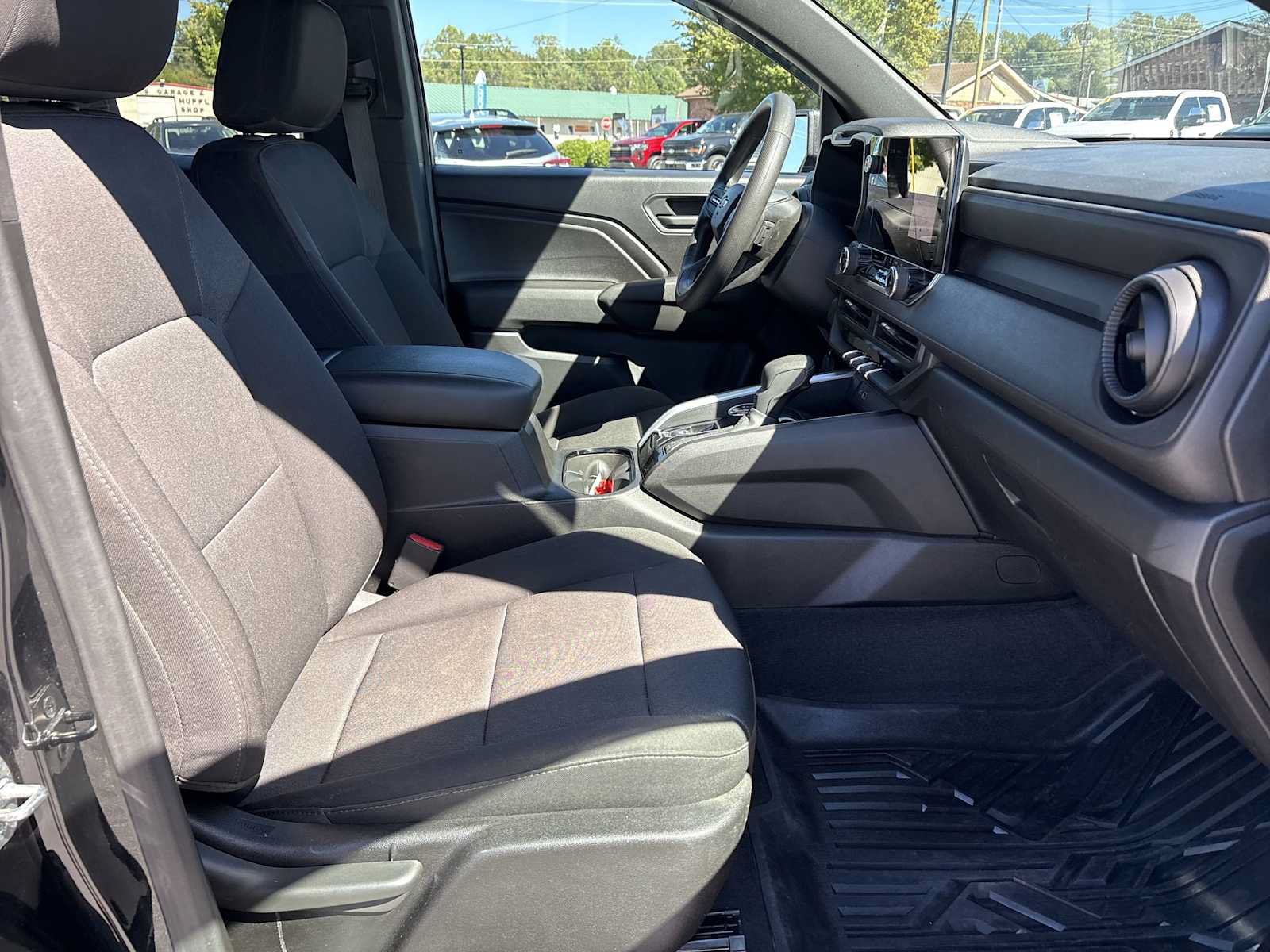 Used 2023 Chevrolet Colorado Trail Boss AWD/4WD image 27