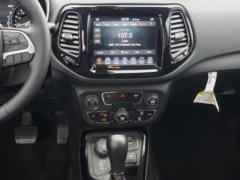 Used 2019 Jeep Compass Limited AWD/4WD image 24