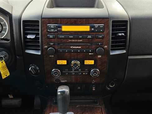 Used 2008 Nissan Titan 4x4 Crew Cab image 10