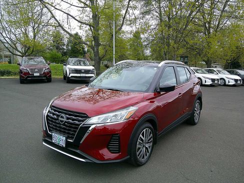 Used 2024 Nissan Kicks SV image 1