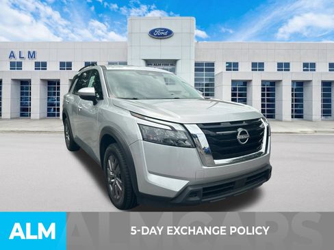 Used 2025 Nissan Pathfinder SV FWD image 3