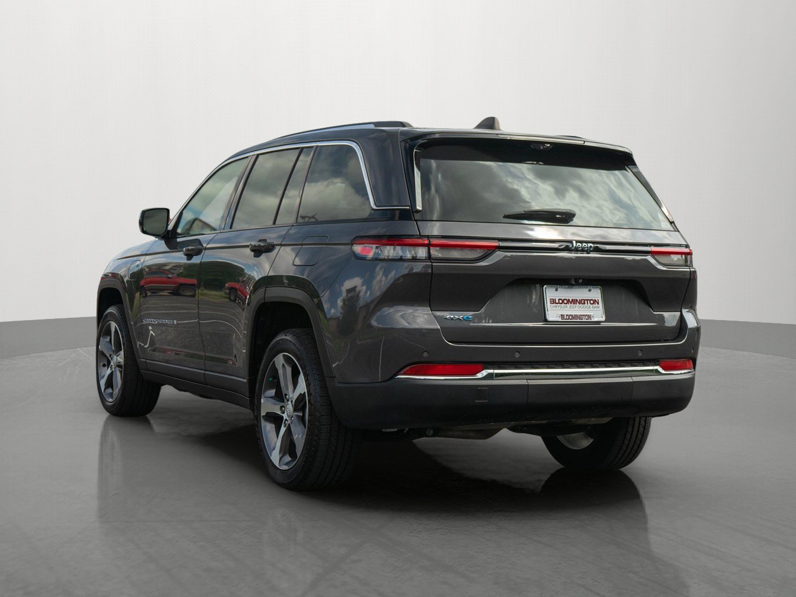 Used 2023 Jeep Grand Cherokee 4WD 4xe w/ Luxury Tech Group II image 5