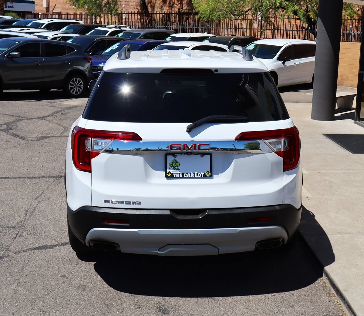 Used 2020 GMC Acadia SLT w/ LPO, Cargo Package FWD image 10