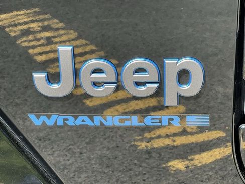 Used 2025 Jeep Wrangler Unlimited Sahara w/ Safety Group AWD/4WD image 19