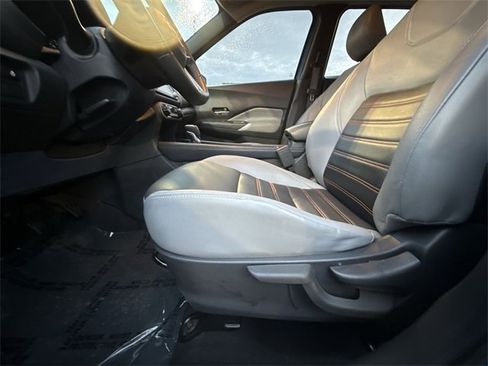 Used 2022 Nissan Kicks SR w/ Premium Package image 12