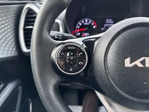 Used 2022 Kia Soul LX image 27