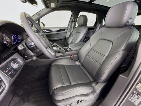 Certified 2023 Porsche Cayenne AWD/4WD image 5