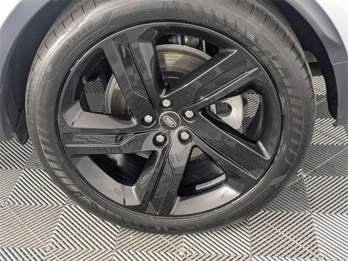Used 2023 Land Rover Discovery S image 8