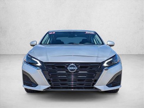 Used 2023 Nissan Altima 2.5 SV FWD image 2
