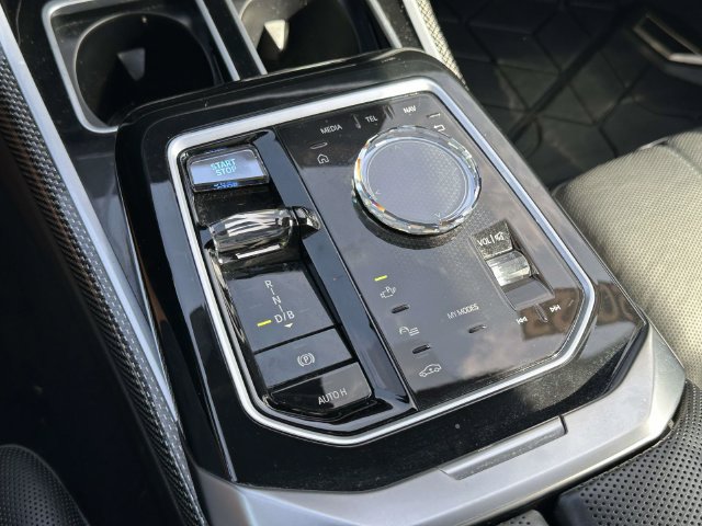 Certified 2023 BMW i7 xDrive60 AWD/4WD image 36