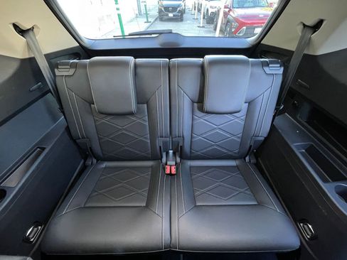 Used 2025 Volkswagen Atlas SE image 29